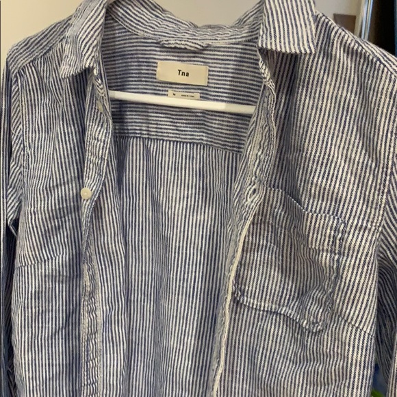 Aritzia TNA button up shirt - Picture 4 of 4